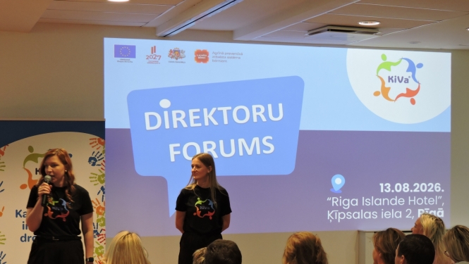 runātājs auditorijas priekšā