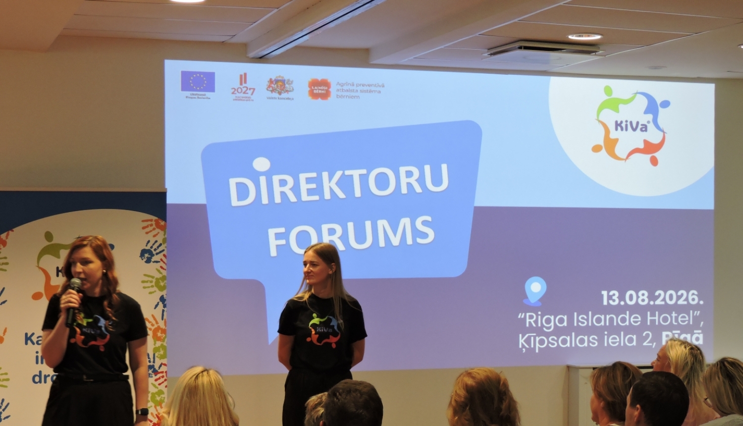 runātājs auditorijas priekšā